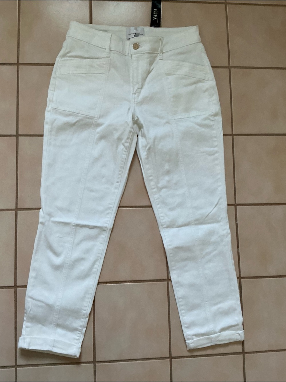 White House Black Market Mid Rise Double Pocket Girlfriend Jeans Sz 4 NWT! White